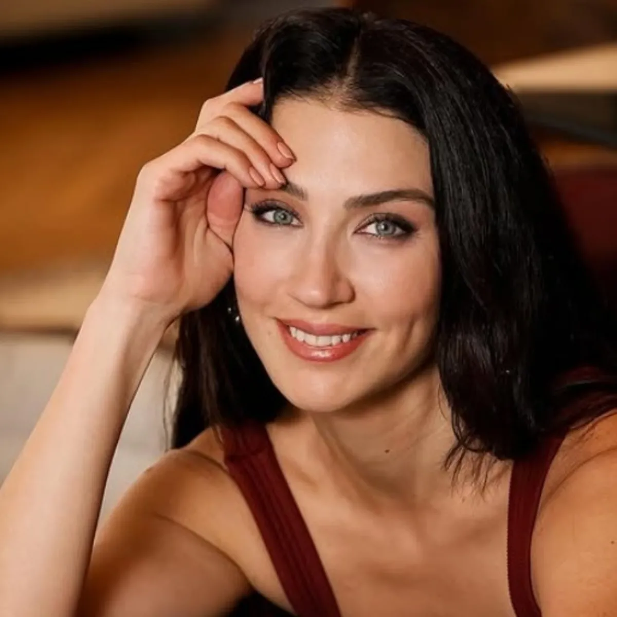 Ceren Benderlioğlu Aşk ve Taht'taki karakterini paylaştı