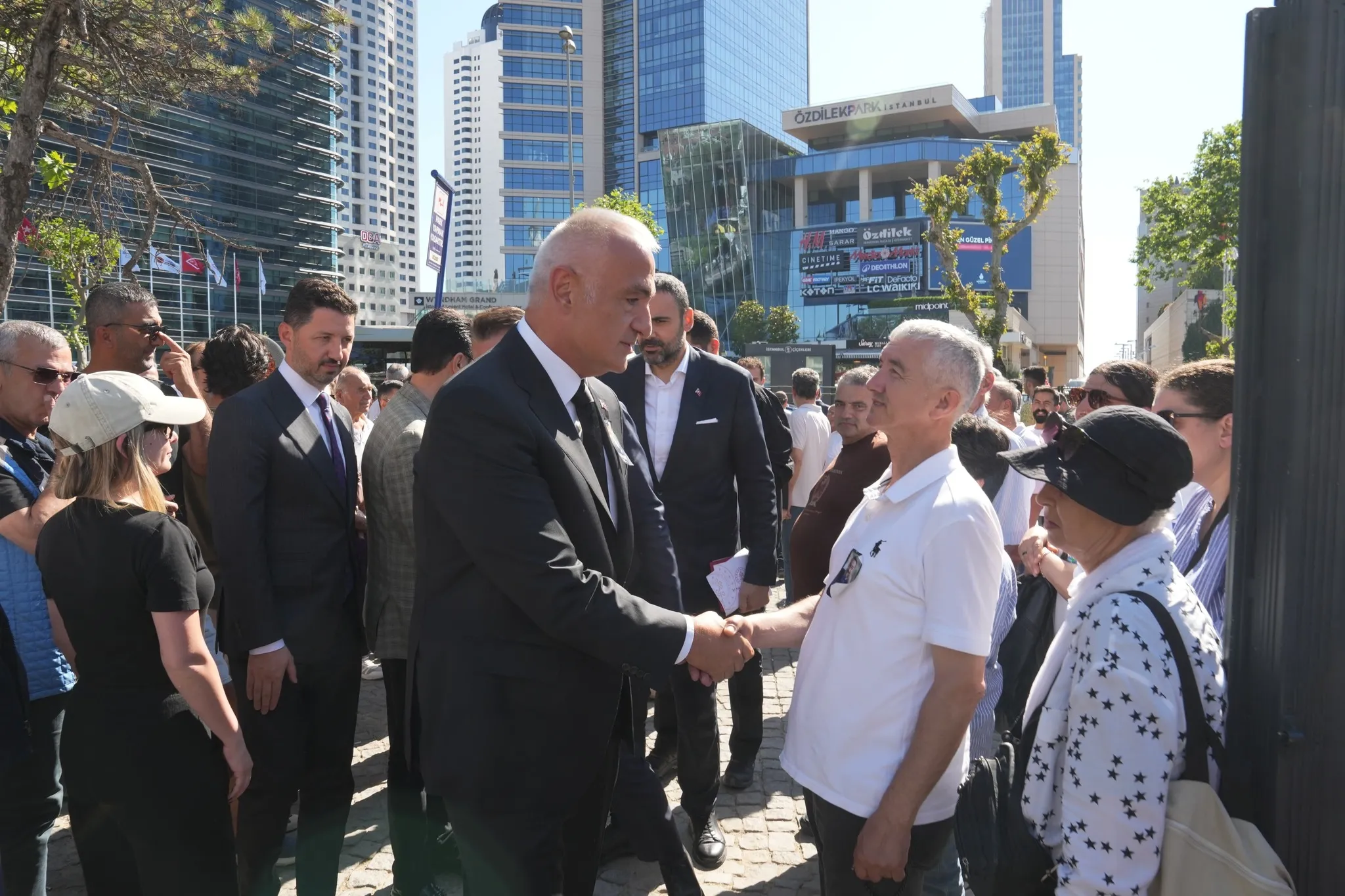 Kadir İnanır vefat etti