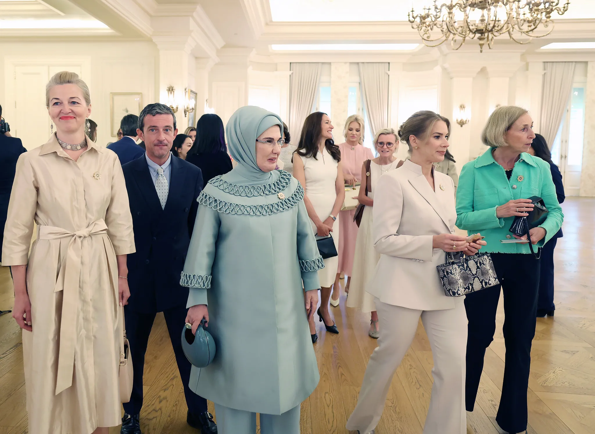 NATO Zirvesi'nde Ajda Pekkan sahne aldı