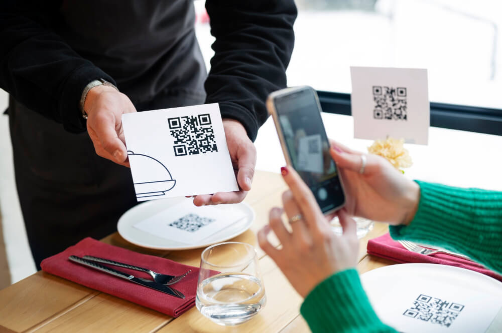 Restoranlar Kağıt Menüye Elveda Diyor: Dijital Menü Kullanımı Türkiye'de Hızla Yayılıyor