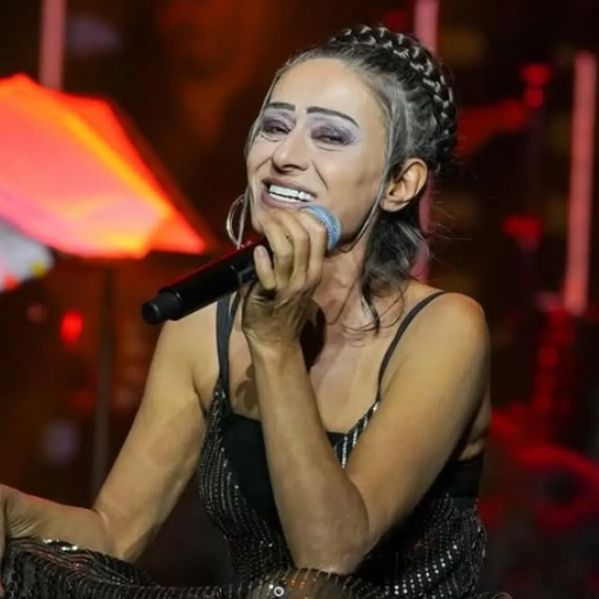Yıldız Tilbe Alaçatı'da konser verdi